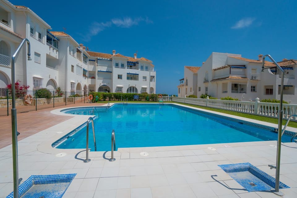 Property building, Swimming pool, Swimming pool