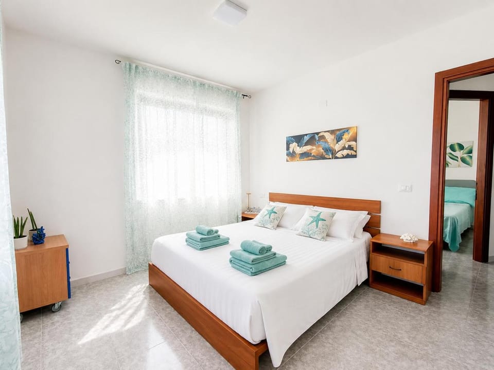 Bed, Photo of the whole room, Bedroom, towels, air conditioner