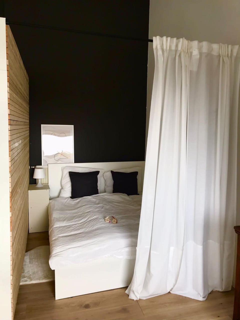 Bed, Photo of the whole room