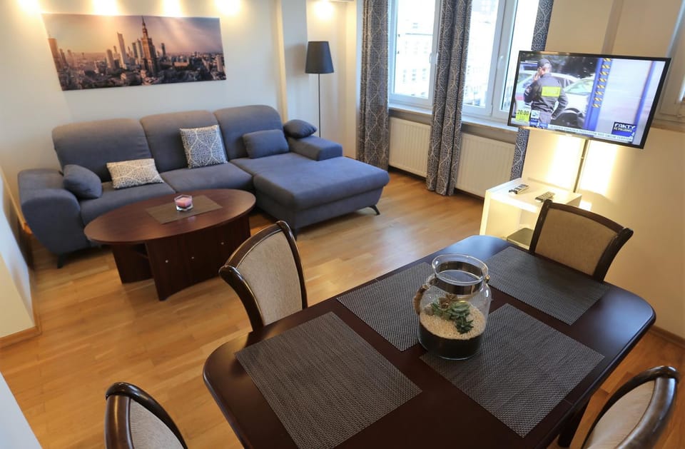 Living room, Seating area, Dining area, Evening entertainment