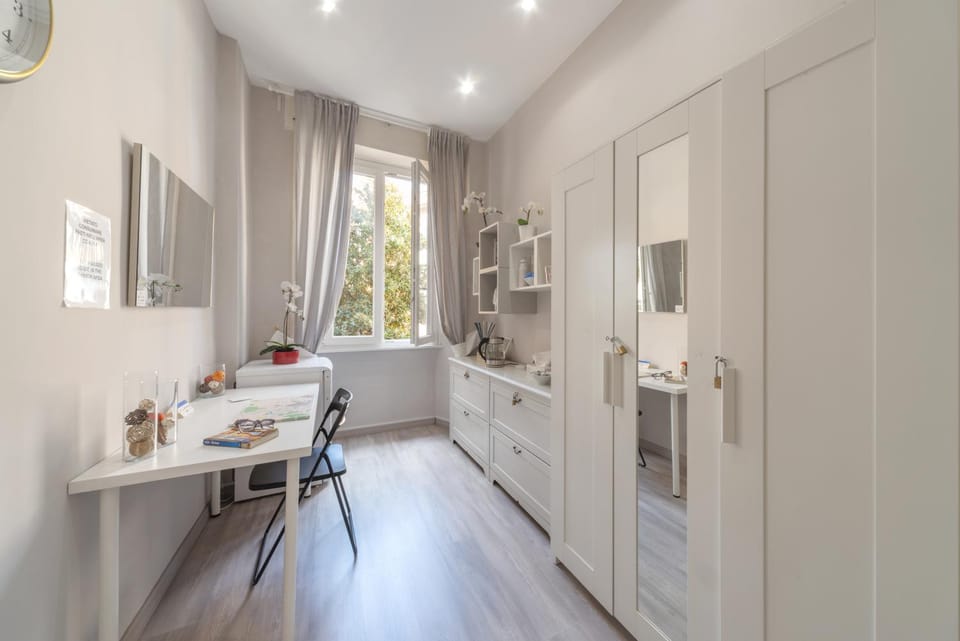 Coffee/tea facilities, Internal: Not applicable to any particular room