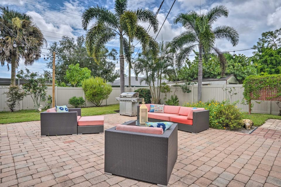 Colorful Fort Myers Home w/ Sunroom & Patio! House in Fort Myers