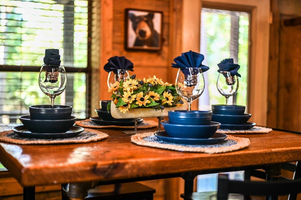 Luxe Broken Bow Cabin w/ Tesla Charging Station Cabin in Oklahoma