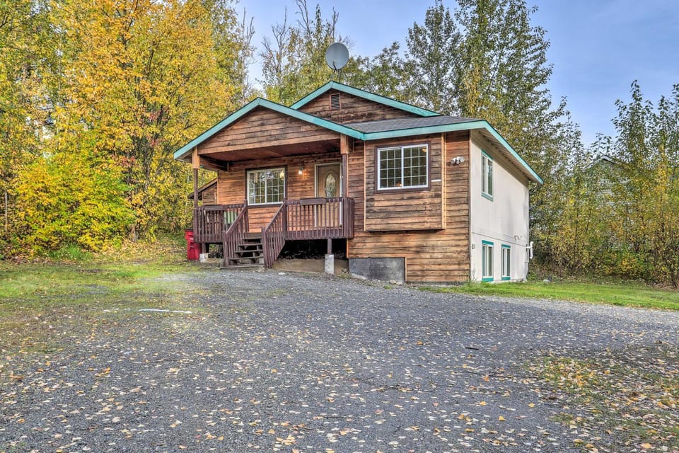 'The Eagles Nest:' 3 Mi to Downtown Wasilla! House in Alaska