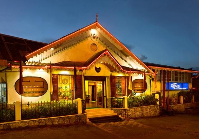 Facade/entrance
