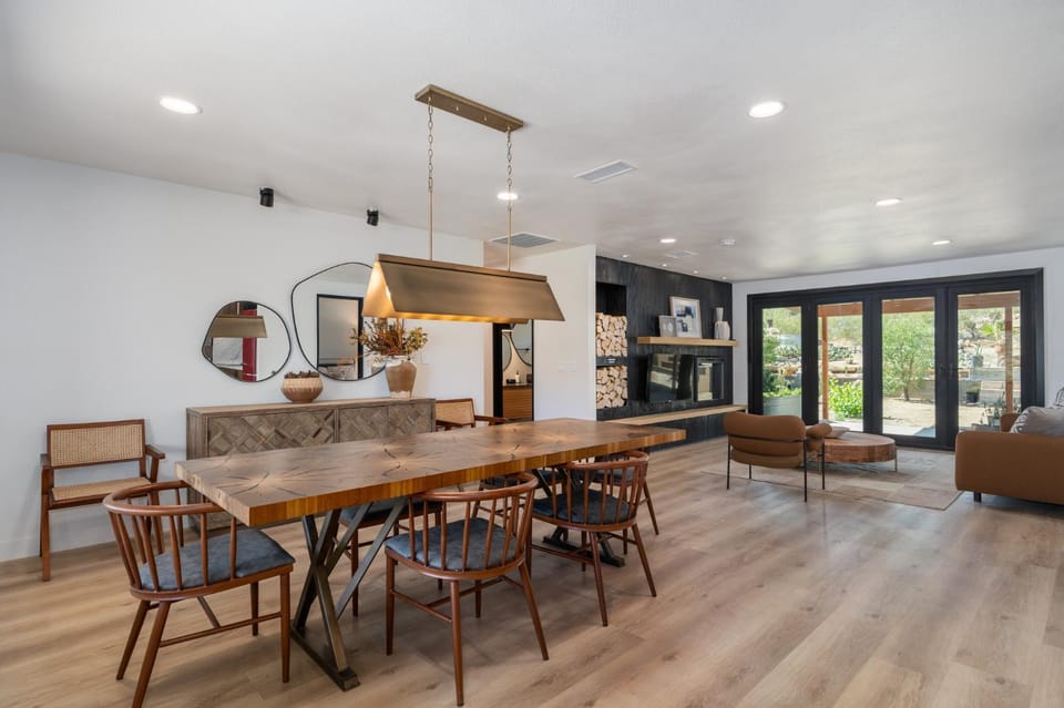 Living room, Dining area