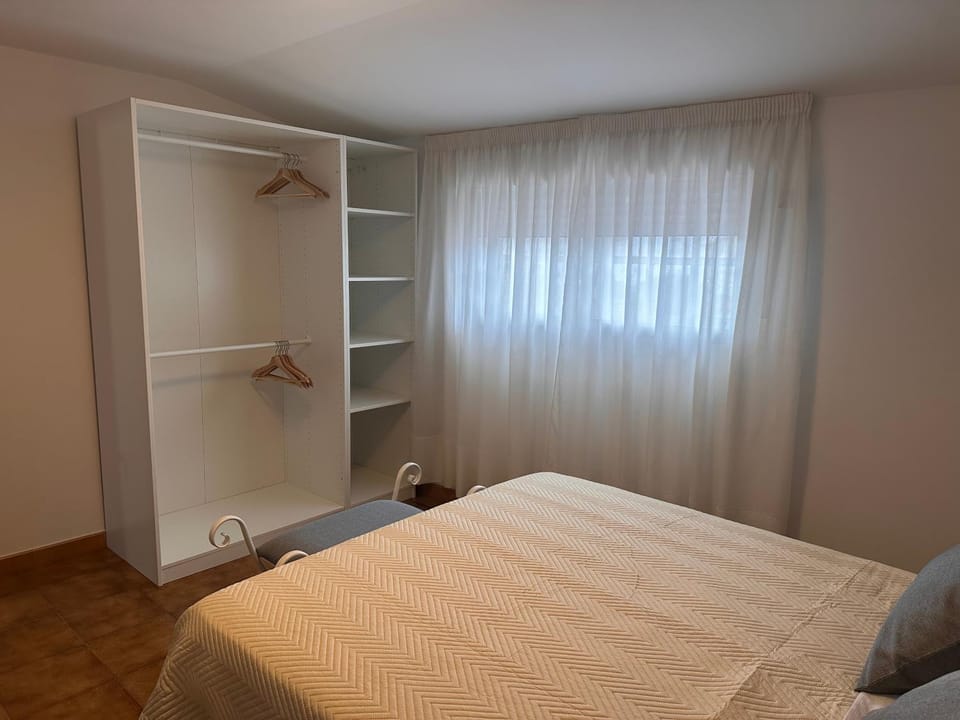 Bedroom, wardrobe
