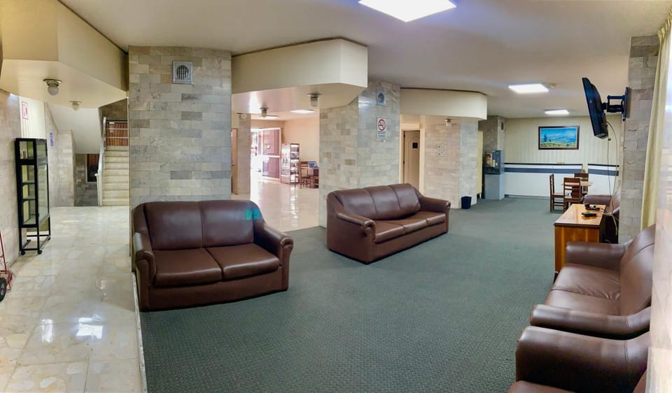 Communal lounge/ TV room, TV and multimedia, Living room, Seating area