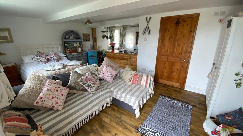 Wheelhouse - Grinkle Bell Cottage Bed and Breakfast in England