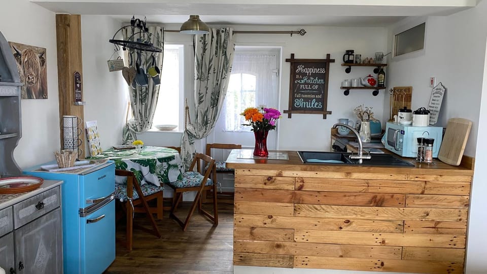 Wheelhouse - Grinkle Bell Cottage Bed and Breakfast in England