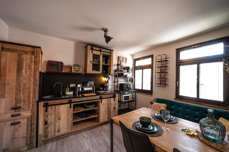 Kitchen or kitchenette, Dining area, pet friendly