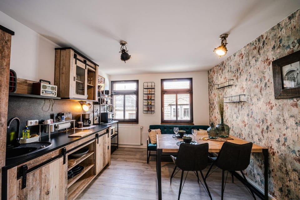 Coffee/tea facilities, Kitchen or kitchenette, Seating area, Dining area, oven, pet friendly, stove