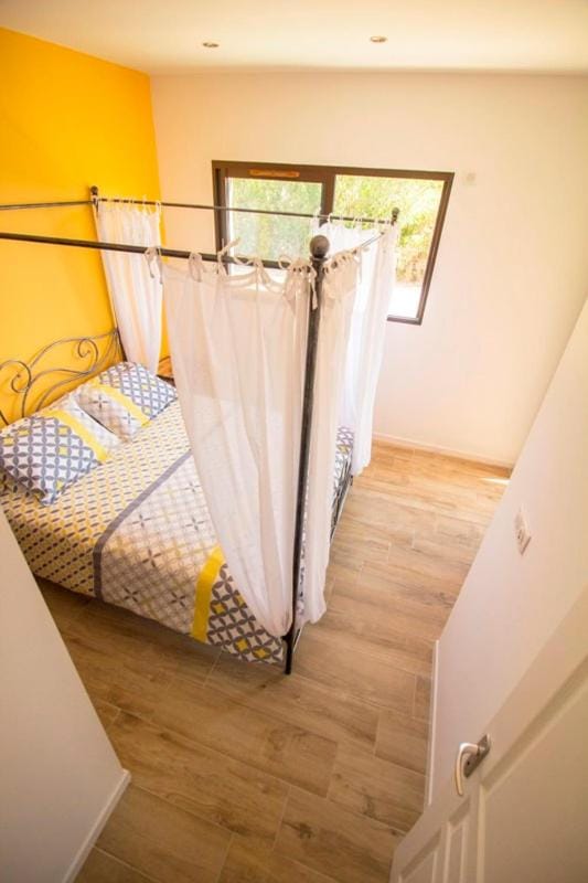 Chambres d'hotes du Mas de la Corniche Bed and Breakfast in Provence
