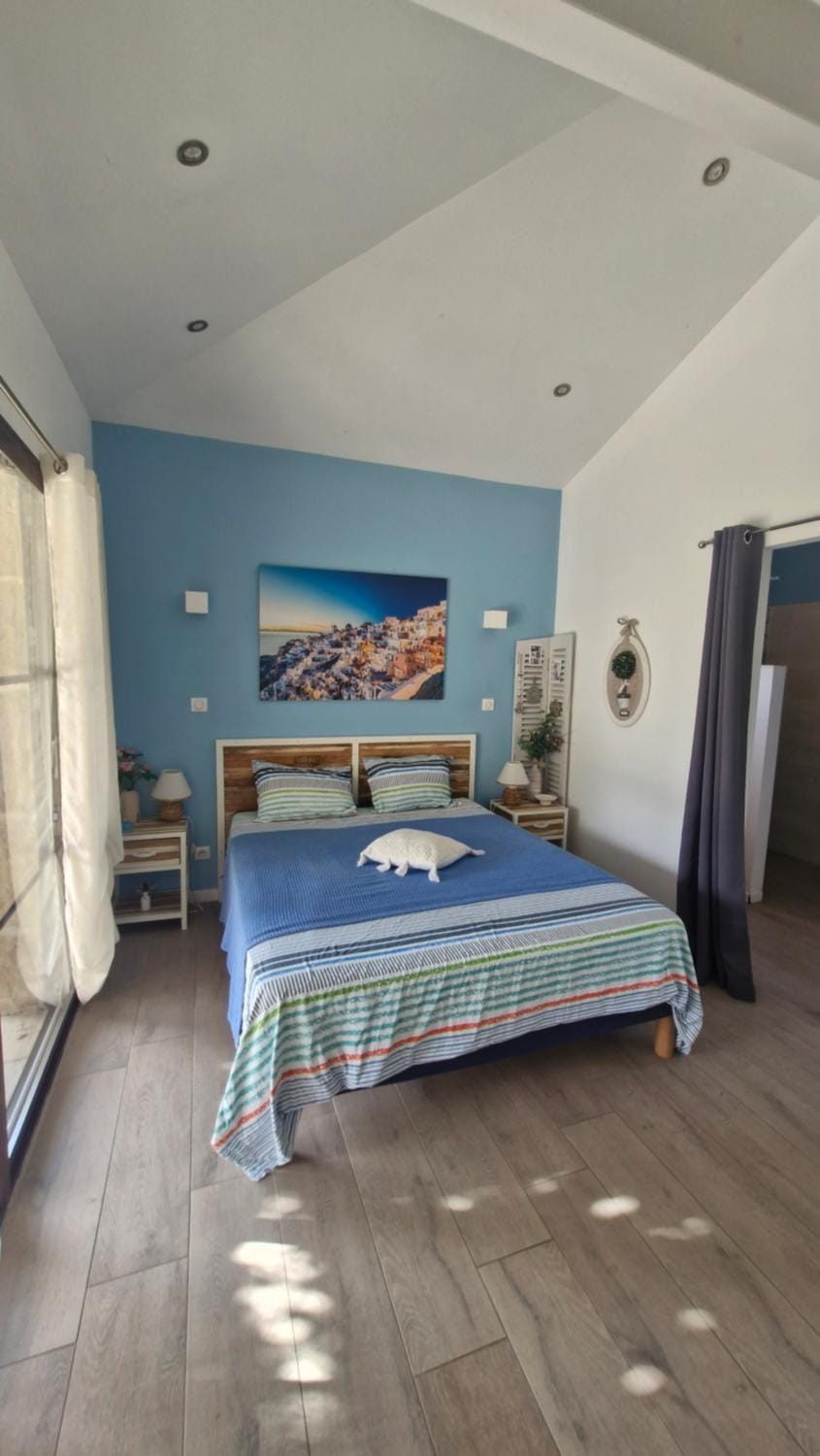 Chambres d'hotes du Mas de la Corniche Bed and Breakfast in Provence
