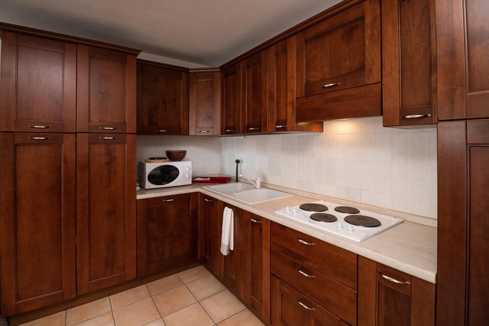 Kitchen or kitchenette, kitchen