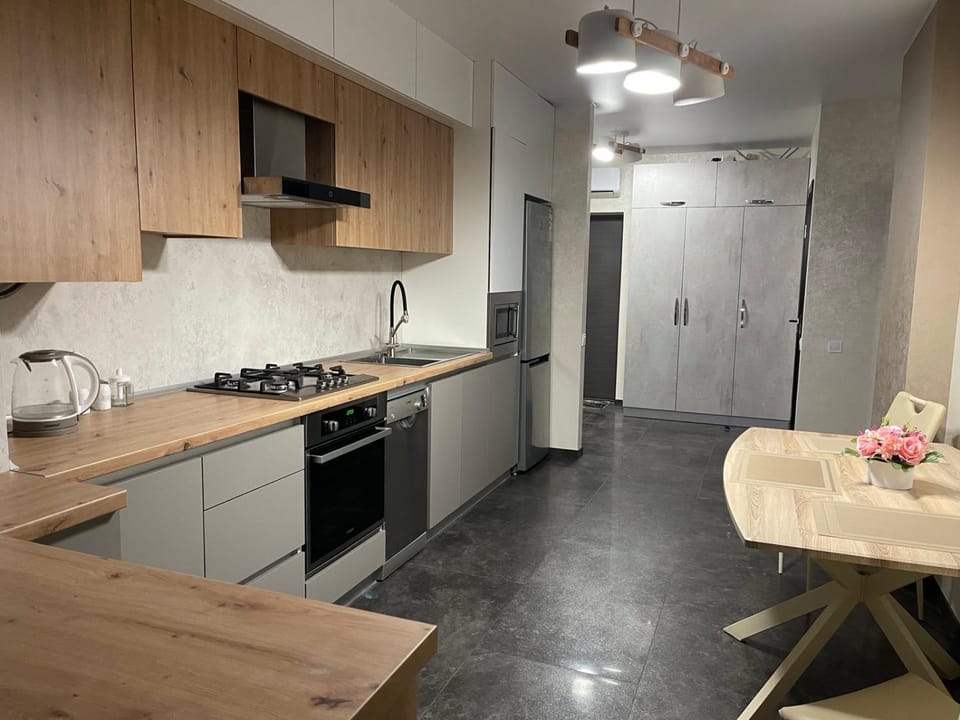 Kitchen or kitchenette, Dining area, dishwasher, minibar, oven