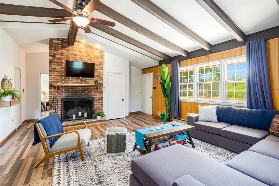 TV and multimedia, Living room, Seating area