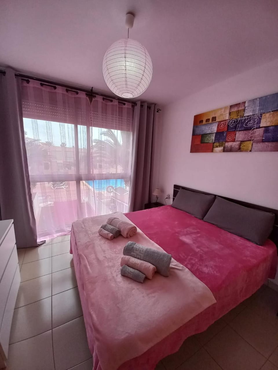 Bed, Photo of the whole room, Bedroom, towels
