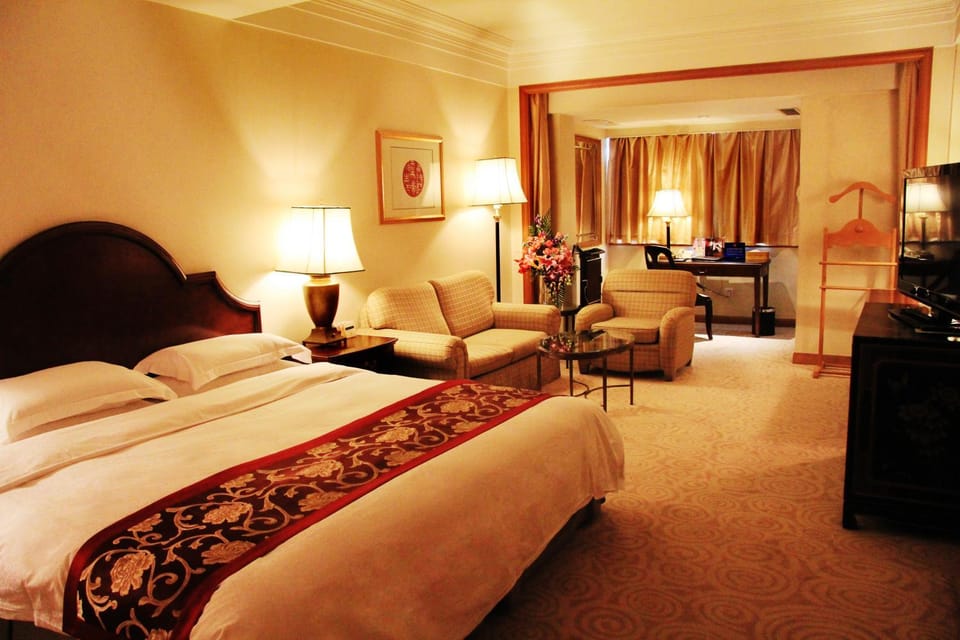 Photo of the whole room, Decorative detail