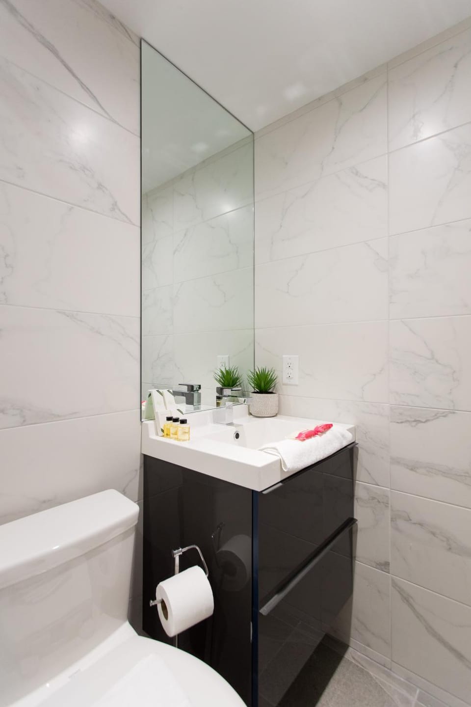 Toilet, Bathroom, towels