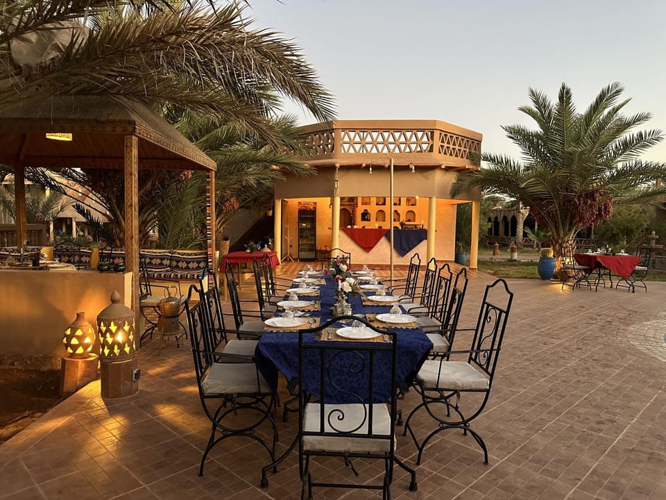 Patio, Restaurant/places to eat, Day, Living room, Banquet/Function facilities, Seating area, Pool view, Swimming pool