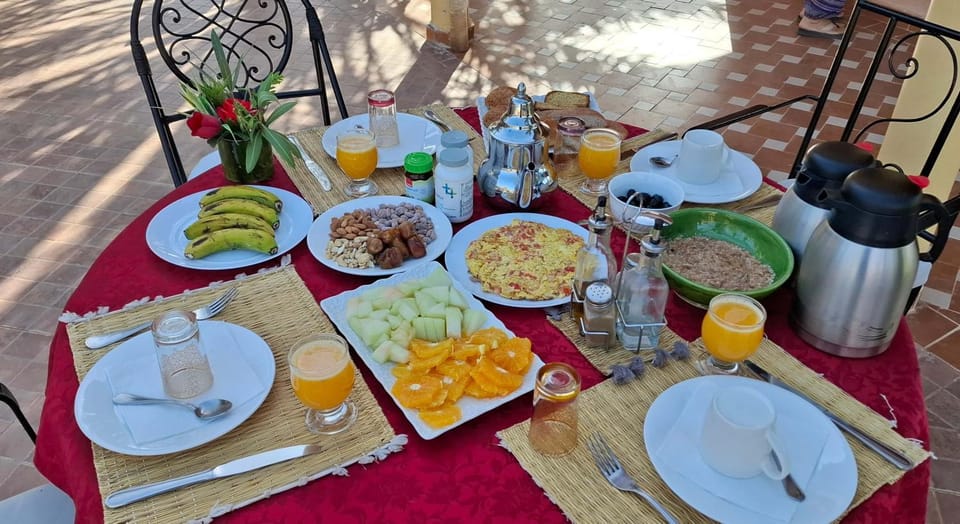 Food and drinks, Food, Breakfast, Continental breakfast, Lunch, Dinner, Drinks