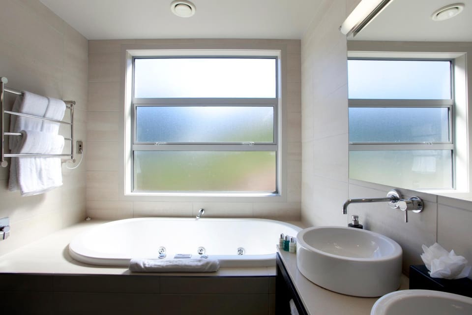 Bathroom, Bath, towels