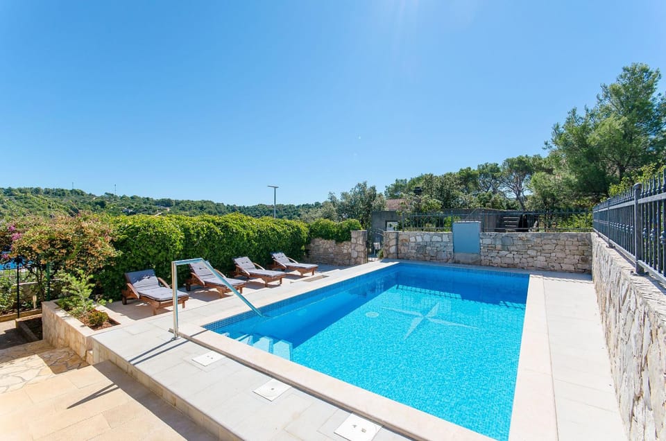 Area and facilities, Swimming pool