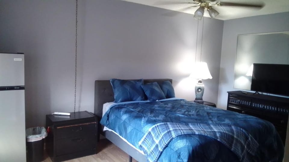 Irises House - private room in home Vacation rental in Poinciana