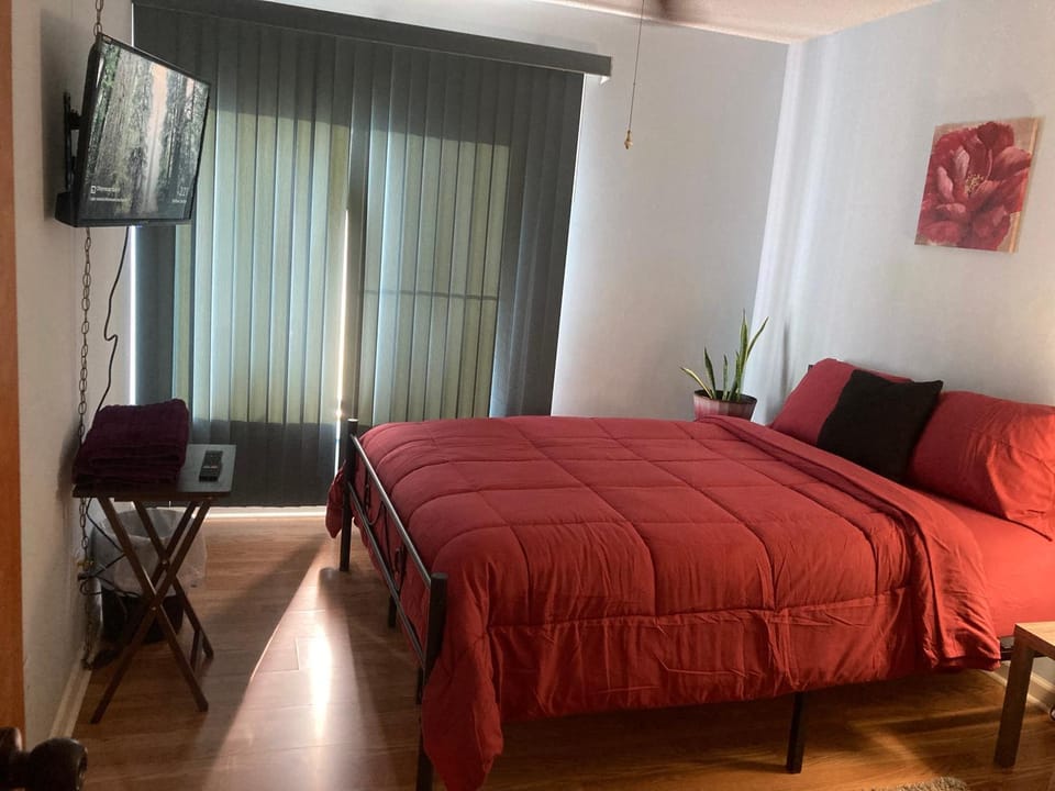 Irises House - private room in home Vacation rental in Poinciana