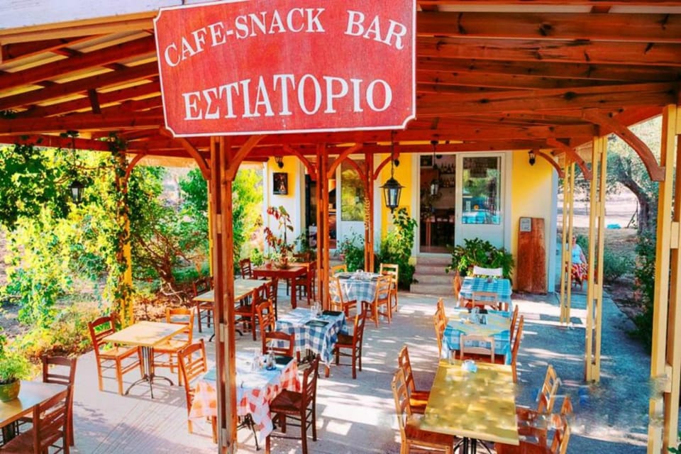 Restaurant/places to eat, Lounge or bar