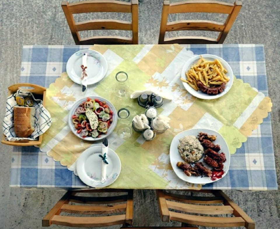 Restaurant/places to eat, Lounge or bar, Lunch, Dinner