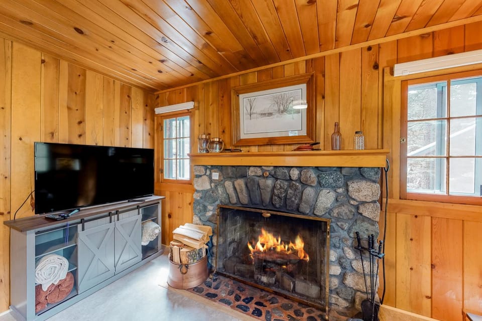 Knotty Pine Cabin Cabin in Oregon