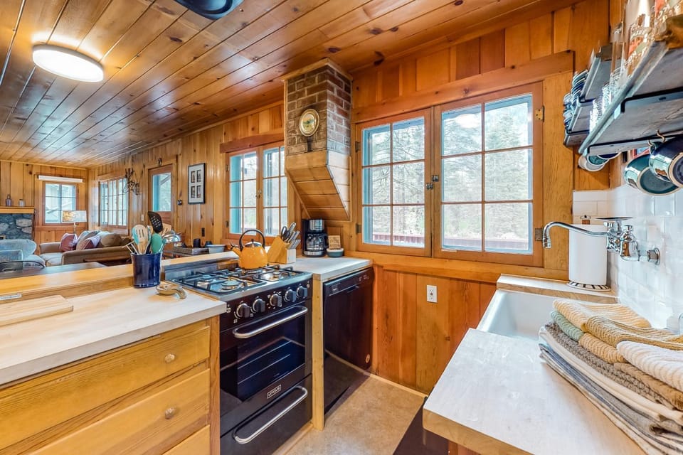 Knotty Pine Cabin Cabin in Oregon