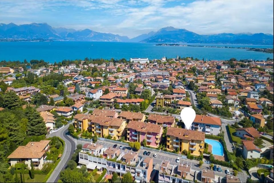 Neighbourhood, Bird's eye view, City view, Location