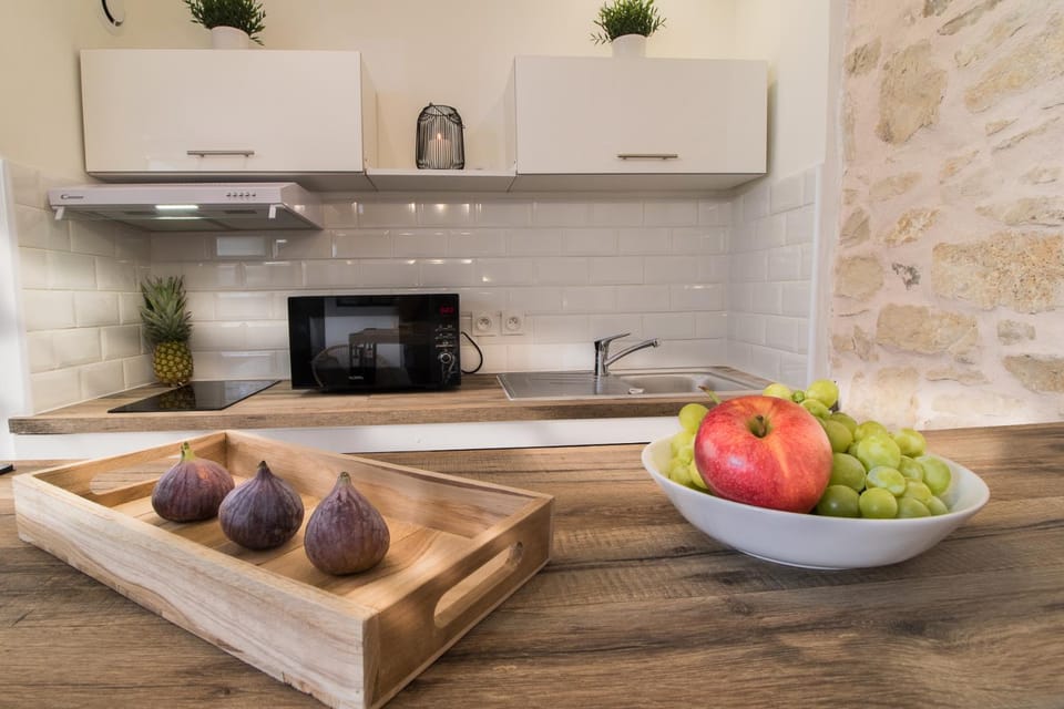 Lounge or bar, kitchen