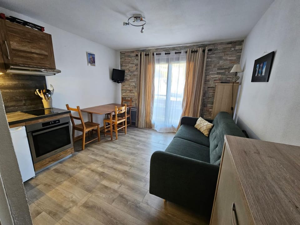Living room, kitchen