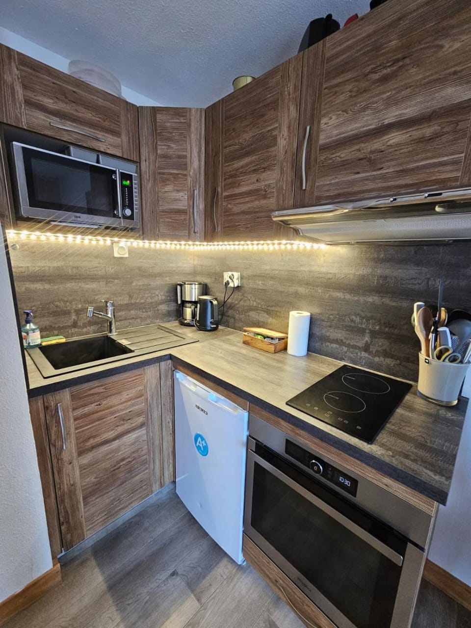 Kitchen or kitchenette, kitchen