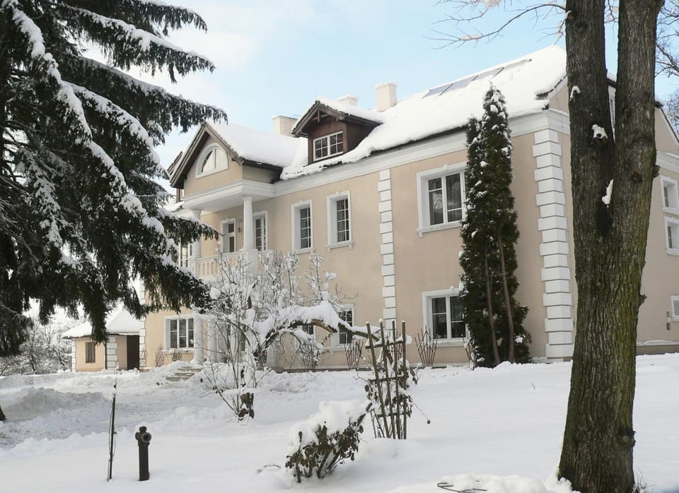 Property building, Facade/entrance, Winter