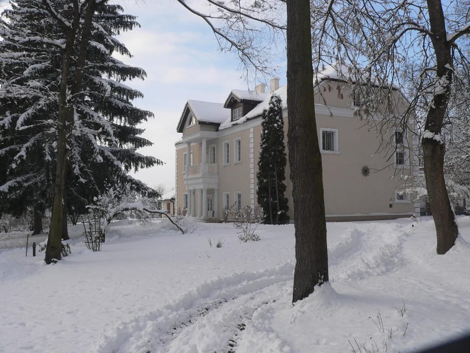 Property building, Facade/entrance, Winter