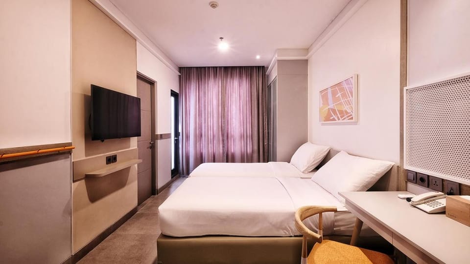 Bed, TV and multimedia, Bedroom