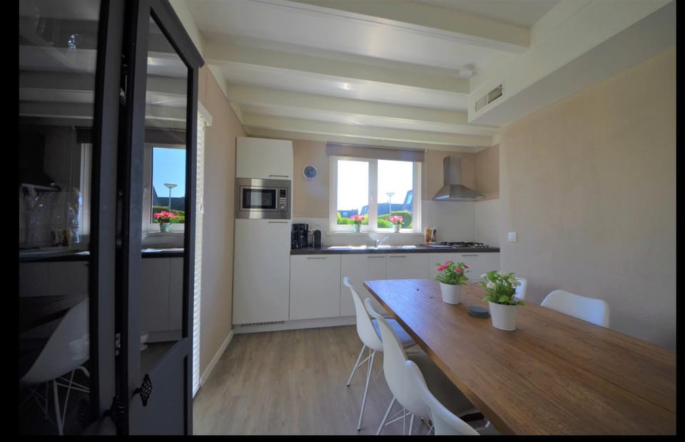 Kitchen or kitchenette, kitchen