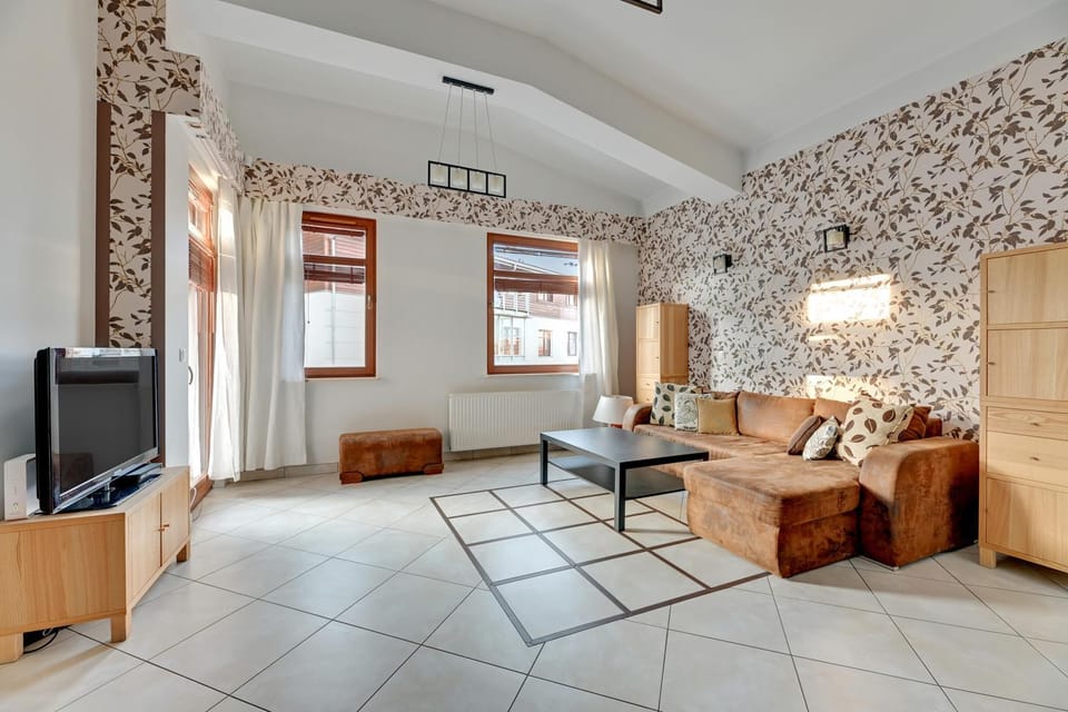 TV and multimedia, Living room, Decorative detail, Seating area, Area and facilities