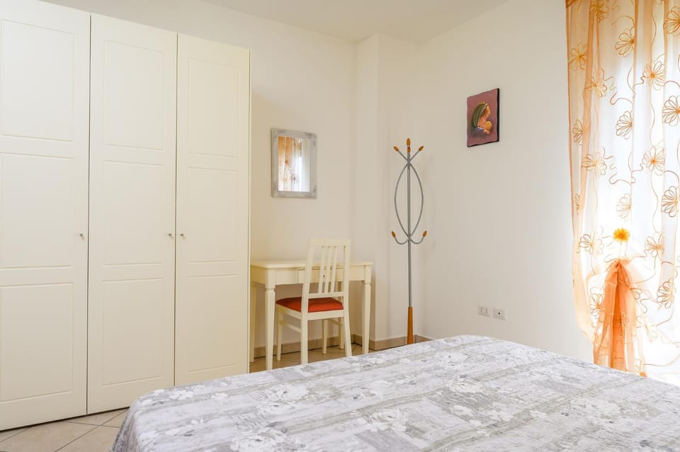 Seating area, Bedroom
