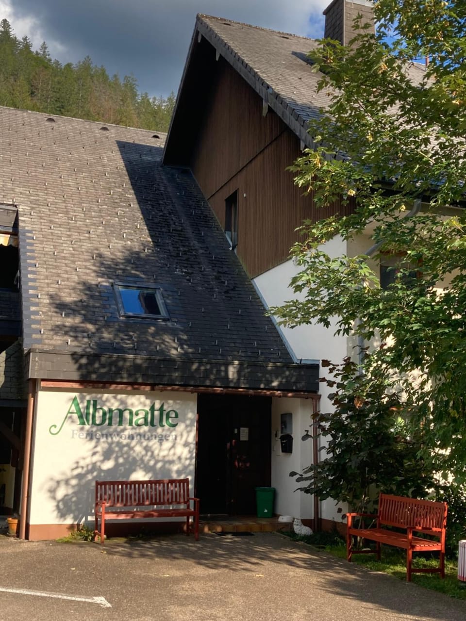 Facade/entrance
