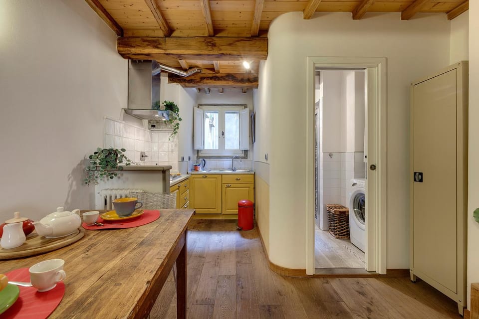 Dining area, kitchen