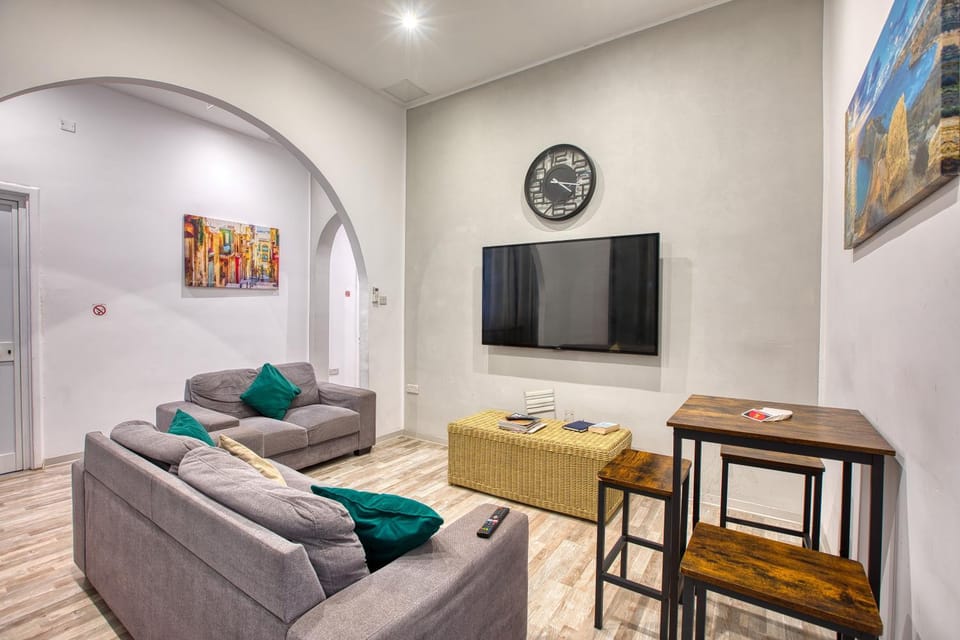 Communal lounge/ TV room, Living room