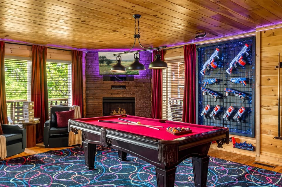 Billiard, Game Room