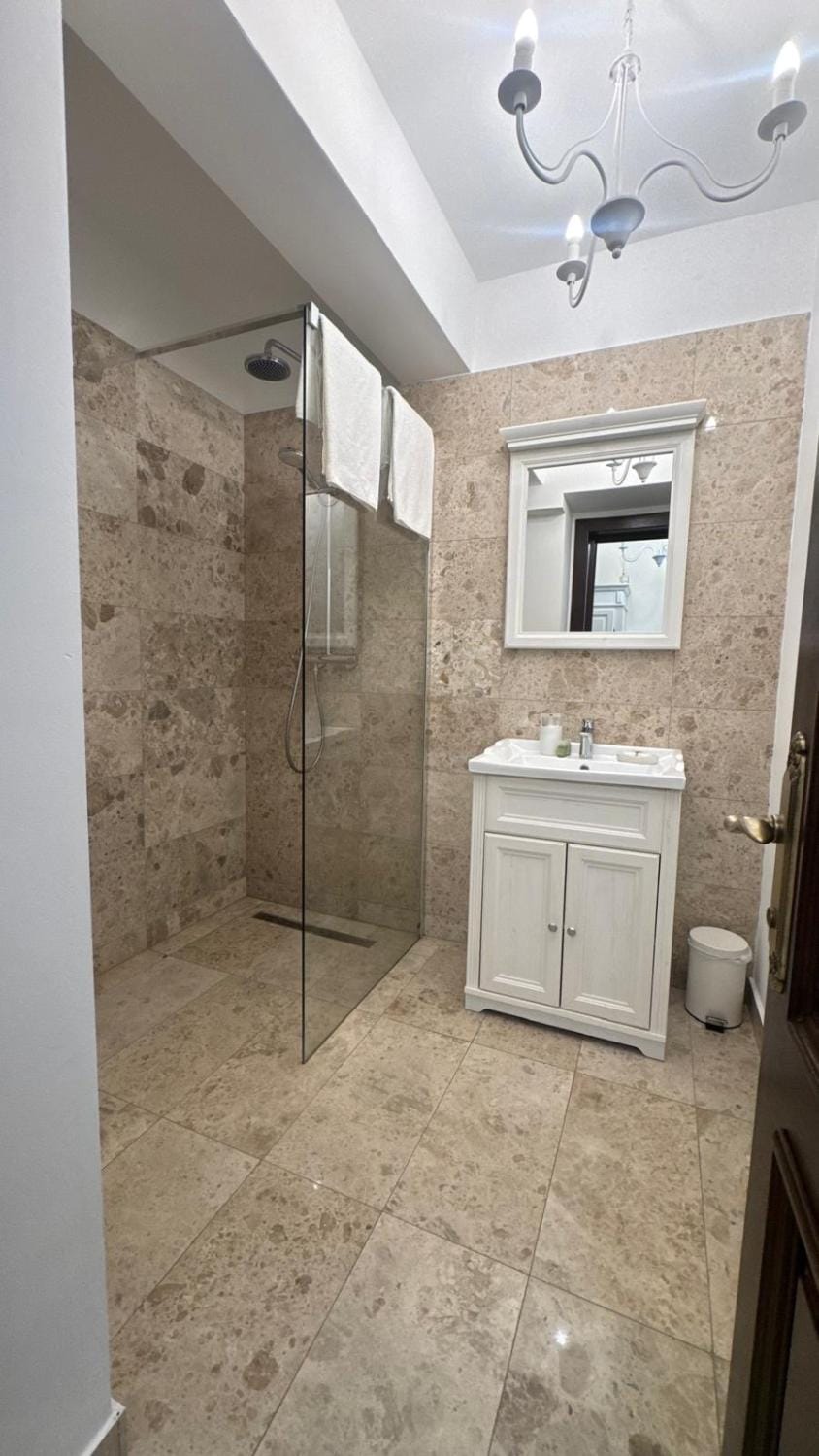 Kaleidoscope Boutique Hotel Bed and Breakfast in Craiova