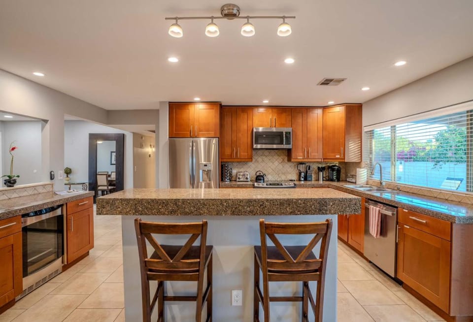 3bdr Remodeled Scottsdale Desert Pool Oasis and Entertainment House in Phoenix
